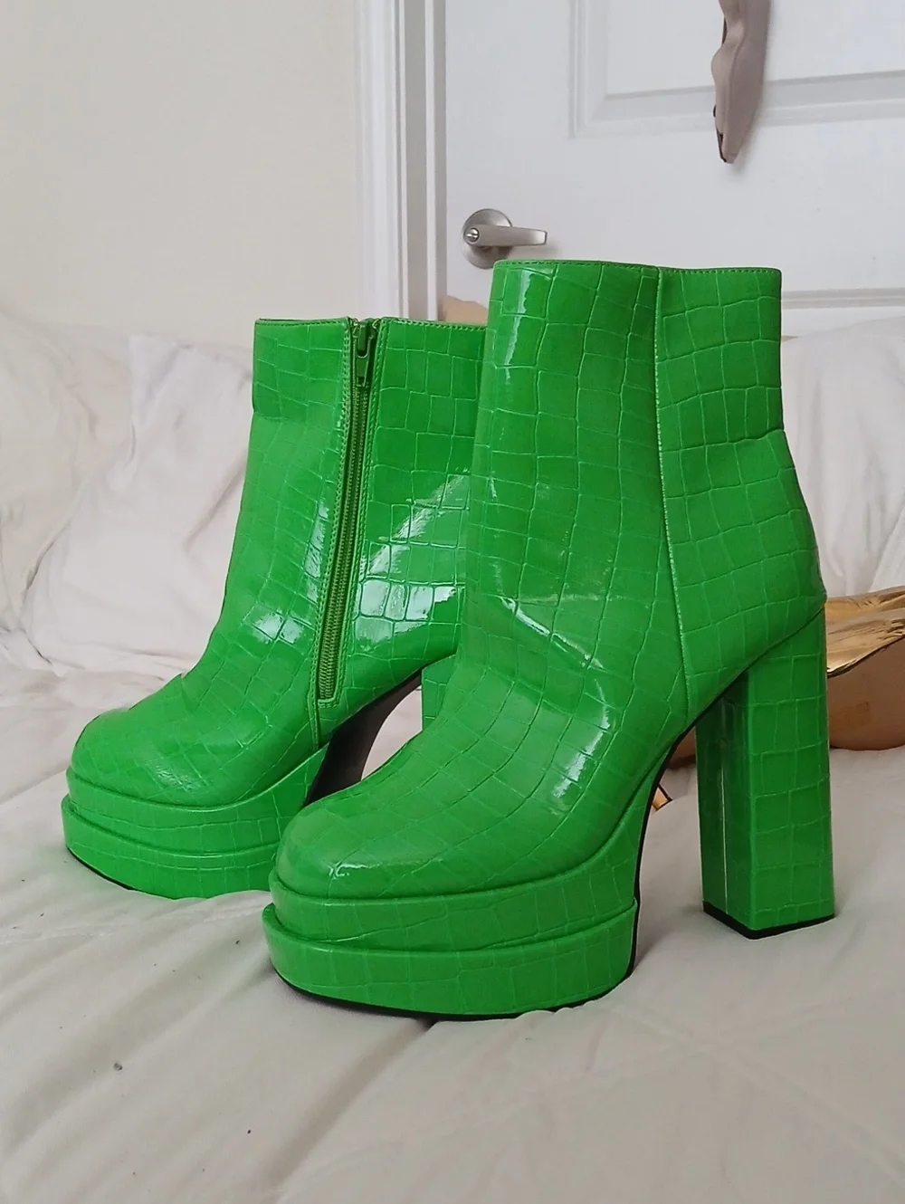 Women’s #NeonGreen Croc-Embossed #PlatformAnkleBoots #brat #greenshoes #shelen